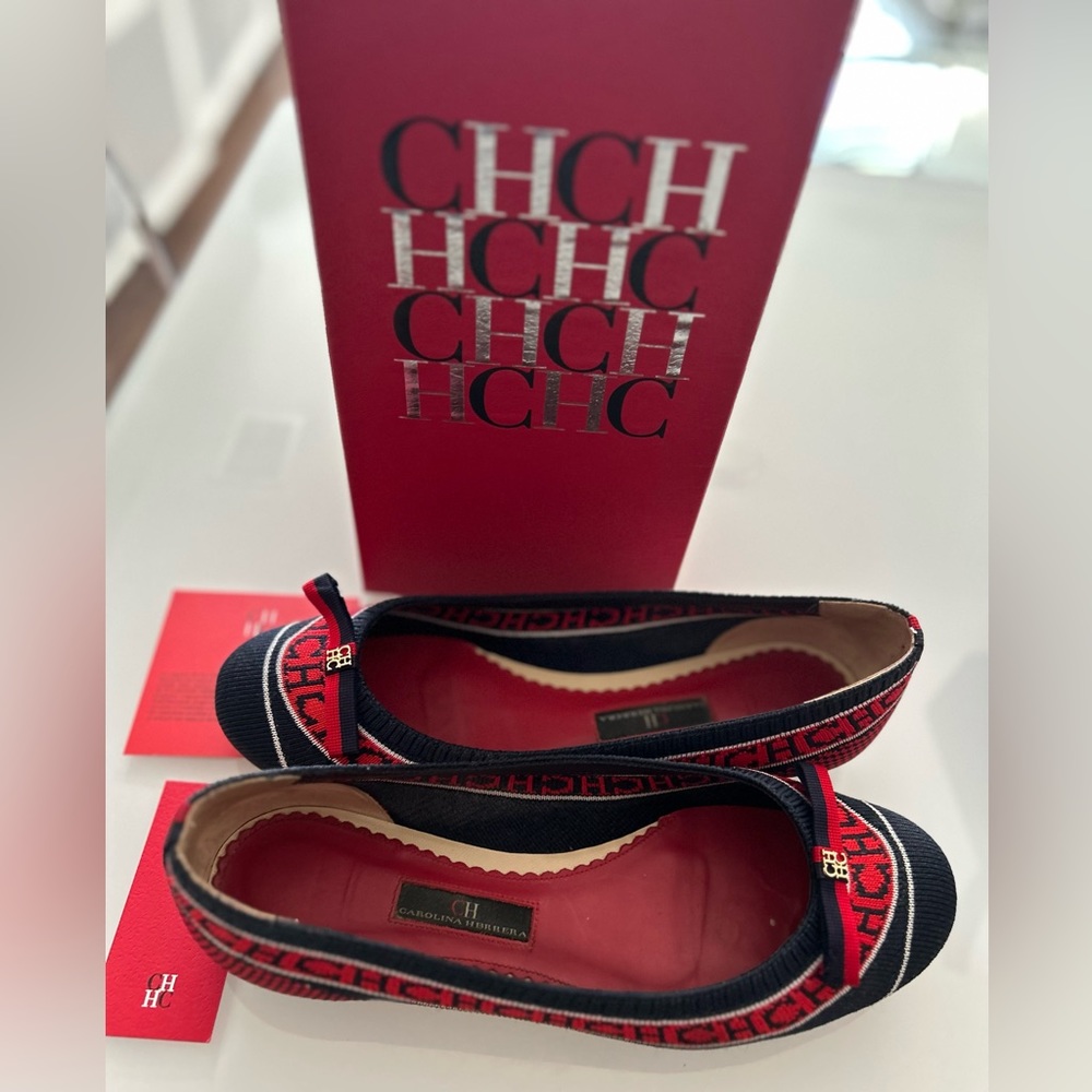Carolina Herrera flat